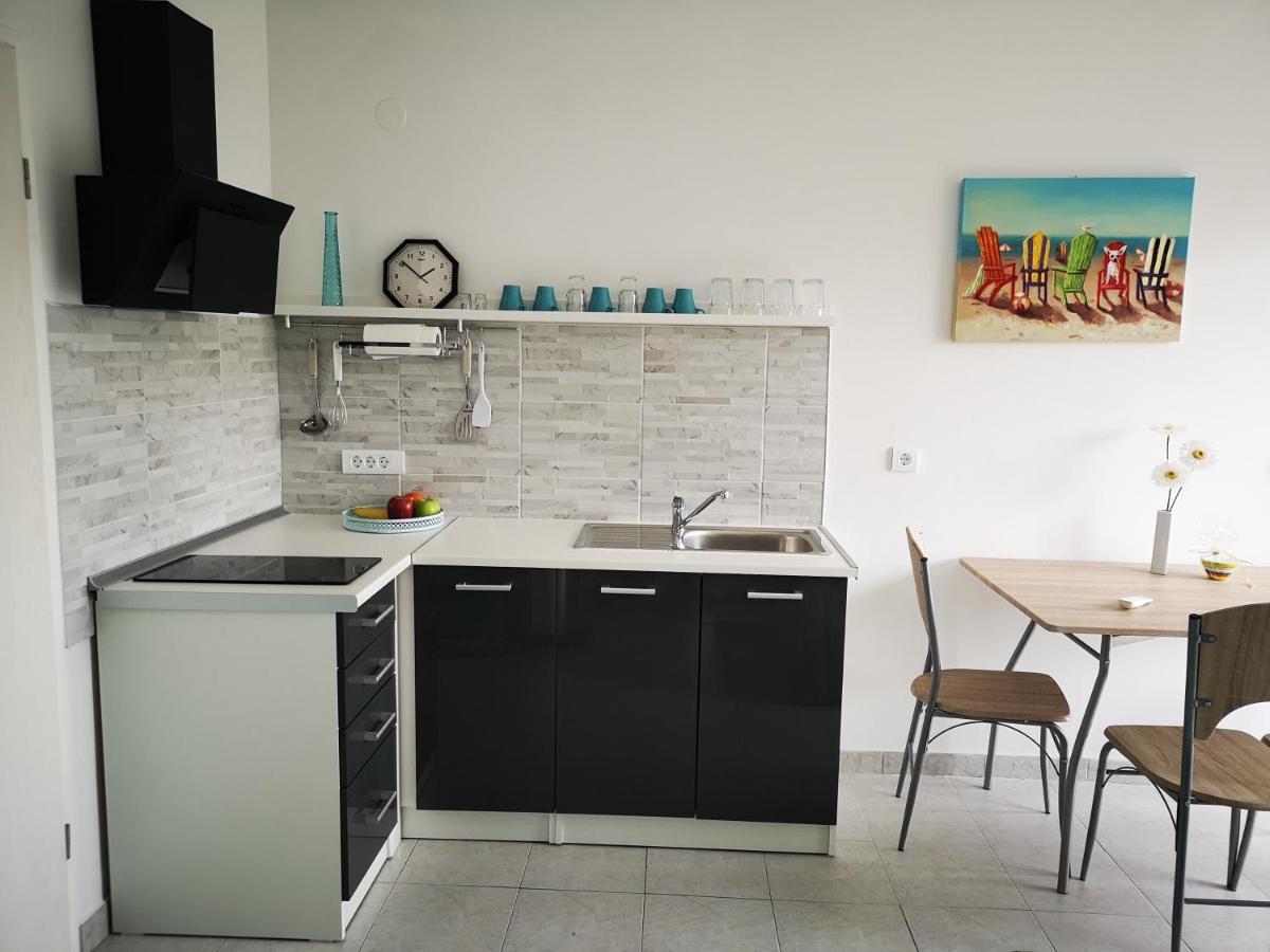 Chillout Apartments With Pool Patricia Fazana Luaran gambar